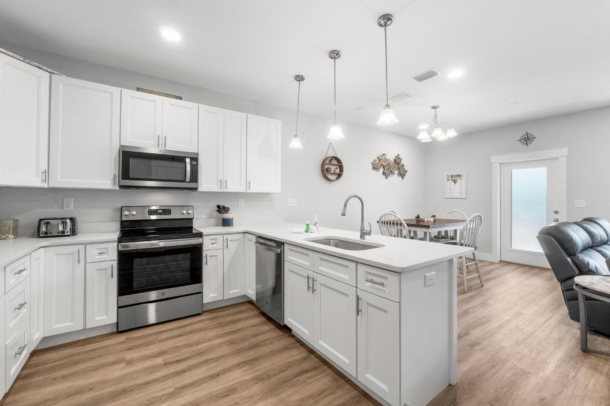 Modern Townhome Close To Beach, Restaurants, Entertainment! By Dolce Getaways Pcb